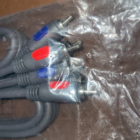 Video Cable Connectors. 6 Feet, Red, Blue & Green Connectors. - Picture 8 of 10